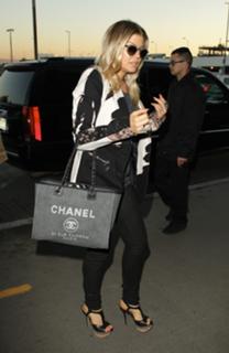 Fergie feet photo thumbnail