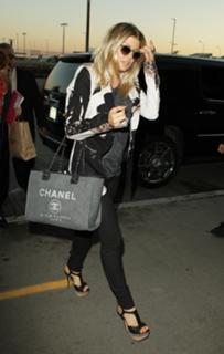Fergie feet photo thumbnail