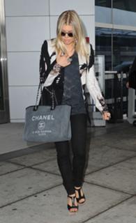 Fergie feet photo thumbnail