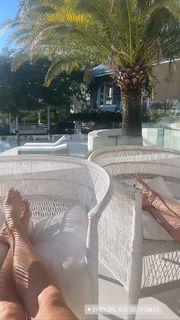 Lisa Snowdon feet photo thumbnail