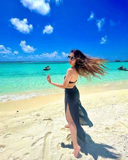 Raai Laxmi feet photo thumbnail
