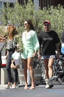 Alessandra Ambrosio feet photo thumbnail