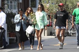 Alessandra Ambrosio feet photo thumbnail