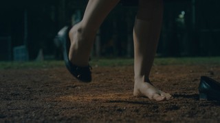 Elle Fanning feet photo thumbnail