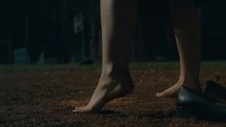 Elle Fanning feet photo thumbnail