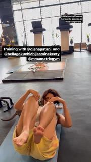 Disha Patani feet photo thumbnail