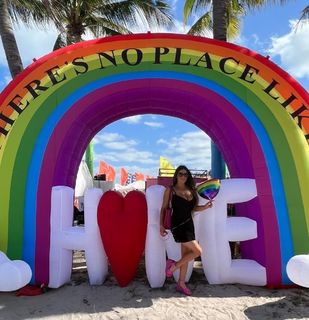Claudia Romani feet photo thumbnail