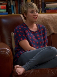 Kaley Cuoco feet photo thumbnail