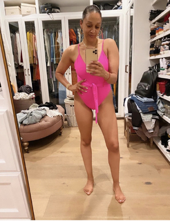 Tia Mowry feet photo thumbnail