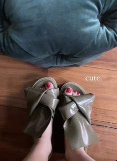 Xenia Tchoumitcheva feet photo thumbnail