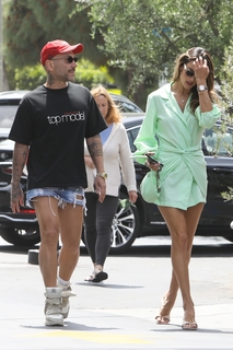 Alessandra Ambrosio feet photo thumbnail