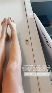 Katrina Bowden feet photo thumbnail
