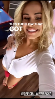 Paige VanZant feet photo thumbnail