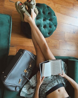 Xenia Tchoumitcheva feet photo thumbnail
