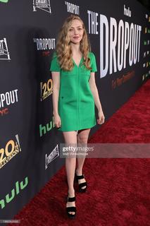 Amanda Seyfried feet photo thumbnail