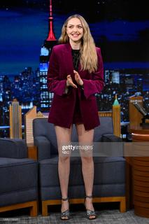 Amanda Seyfried feet photo thumbnail