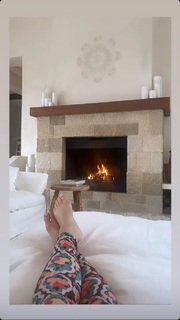 Lisa Snowdon feet photo thumbnail