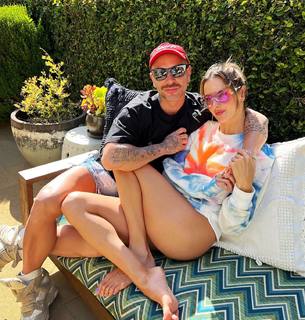 Alessandra Ambrosio feet photo thumbnail
