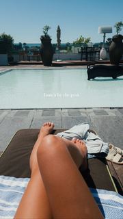 Vale Genta feet photo thumbnail