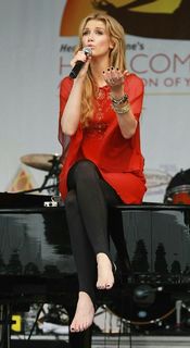 Delta Goodrem feet photo thumbnail