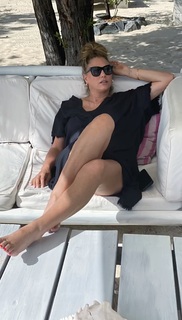 Daisy Fuentes feet photo thumbnail