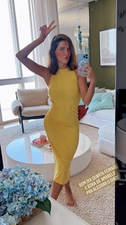 Deborah Secco feet photo thumbnail