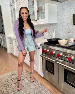 Tia Mowry feet photo thumbnail