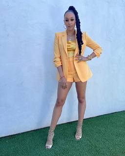 Tia Mowry feet photo thumbnail
