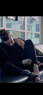 Serenay Sarikaya feet photo thumbnail
