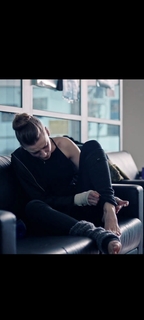 Serenay Sarikaya feet photo thumbnail
