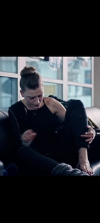 Serenay Sarikaya feet photo thumbnail