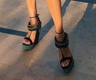 Serenay Sarikaya feet photo thumbnail