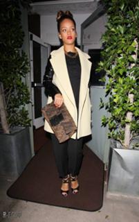 Rihanna feet photo thumbnail