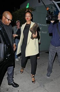 Rihanna feet photo thumbnail
