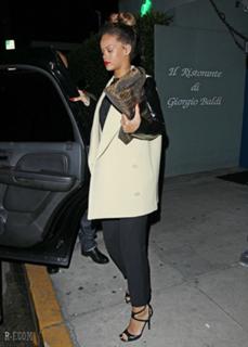 Rihanna feet photo thumbnail