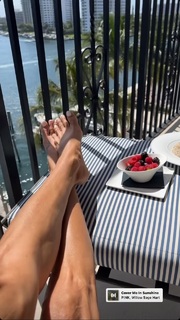 Brooke Burke feet photo thumbnail