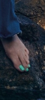 Serenay Sarikaya feet photo thumbnail