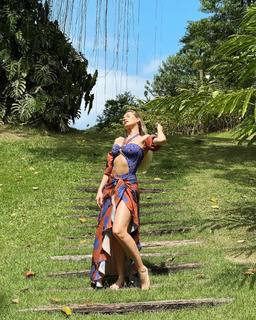 Lívia Andrade feet photo thumbnail