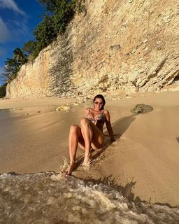 Lívia Andrade feet photo thumbnail