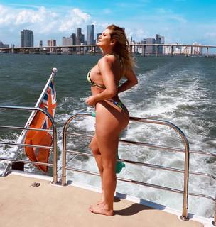 Lívia Andrade feet photo thumbnail