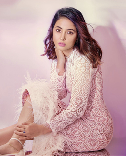 Hina Khan feet photo thumbnail