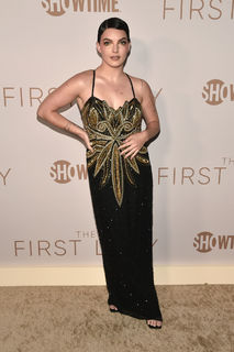 Camren Bicondova feet photo 5