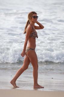 Audrina Patridge feet photo thumbnail