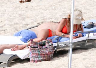 Giada De Laurentiis feet photo thumbnail