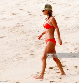 Giada De Laurentiis feet photo thumbnail