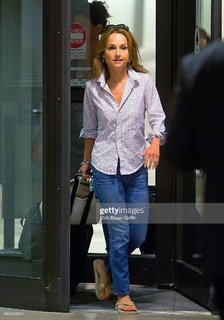 Giada De Laurentiis feet photo thumbnail