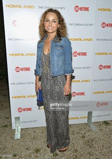 Giada De Laurentiis feet photo thumbnail