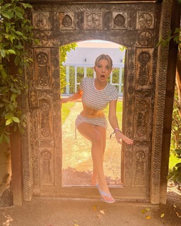 Amanda Cerny feet photo thumbnail