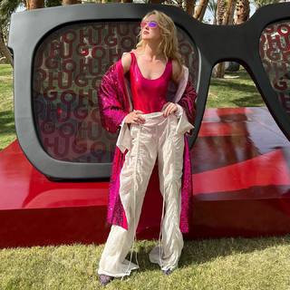 Kathryn Newton feet photo thumbnail