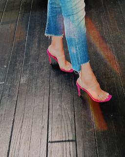 Kate Hudson feet photo thumbnail